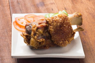 Kızarmış domuz budu.