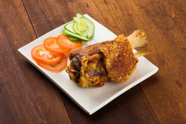 Kızarmış domuz budu.