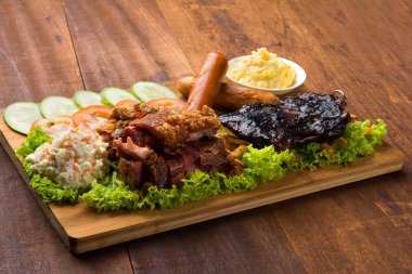 domuz knuckle kaburga ve sosis