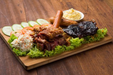 domuz knuckle kaburga ve sosis