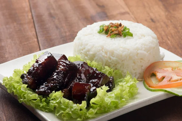 Carne de cerdo estofada y arroz —  Fotos de Stock