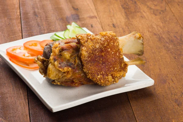 Kızarmış domuz budu.