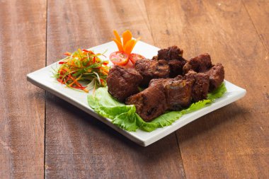 derin kızarmış domuz kaburga