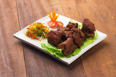 derin kızarmış domuz kaburga