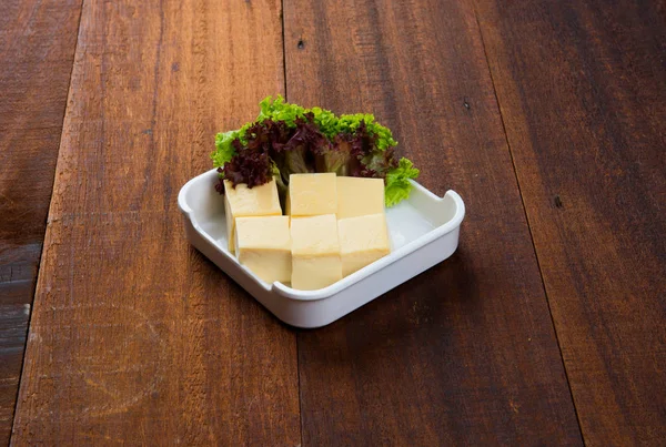 Tofu e lattuga fresca — Foto Stock