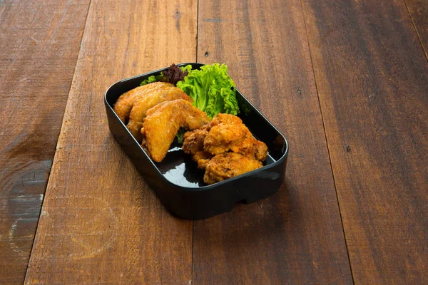 kızarmış tavuk taze marul ile