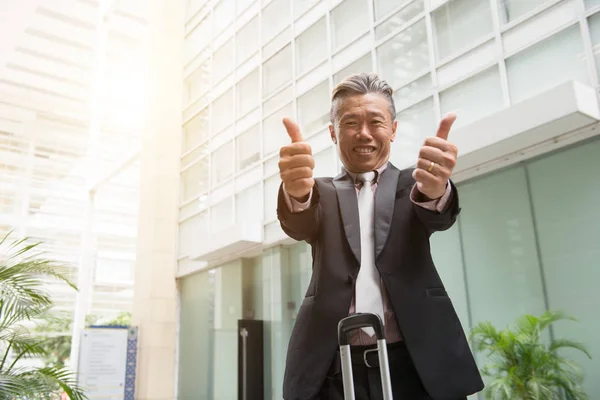 Asiático empresário mostrou polegares para cima — Fotografia de Stock