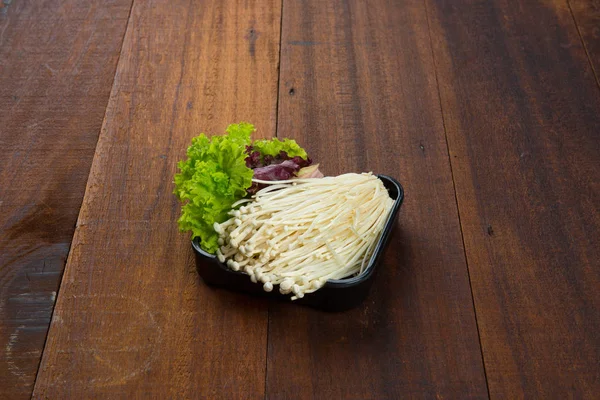 Enoki mushroom and fresh lettuce — Stock Photo, Image