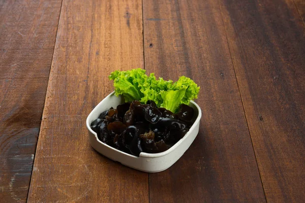 black Chinese fungus with lettuce