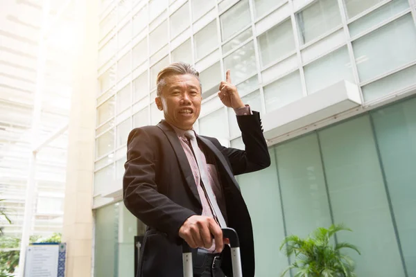 Asian businessman showung thumb up — Stock Photo, Image