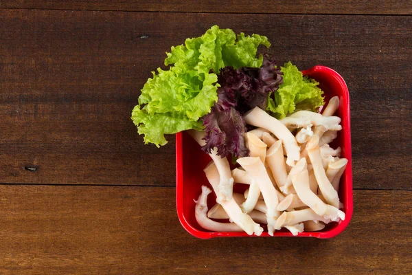 Raw mushrooms with fresh lettuce — Stock Photo, Image