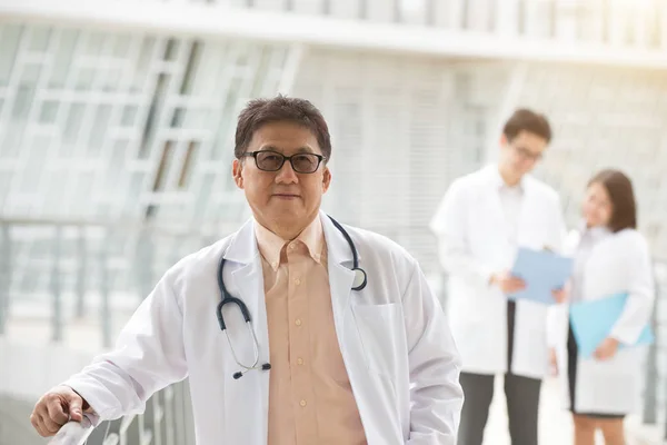 Team of Asian doctors — Stock Photo, Image