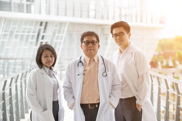Team of Asian doctors Royalty Free Stock Photos
