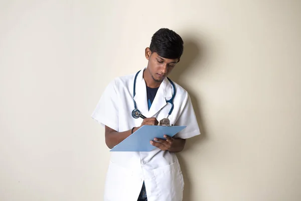 Hintli erkek doktor — Stok fotoğraf
