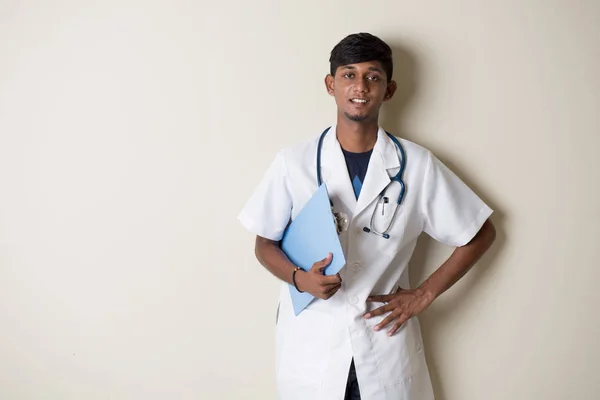 Indiano médico masculino — Fotografia de Stock