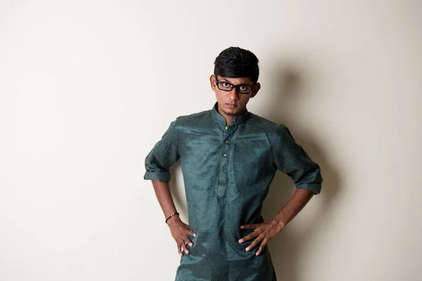 Young Indian man in traditional dress — Stock Photo, Image