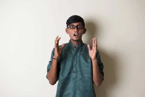 Young Indian man in traditional dress — Stock Photo, Image