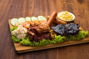 domuz knuckle kaburga ve sosis