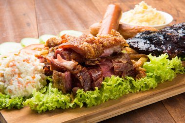 domuz knuckle kaburga ve sosis