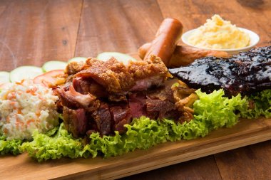 domuz knuckle kaburga ve sosis