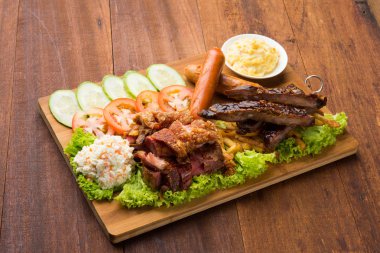 domuz knuckle kaburga ve sosis