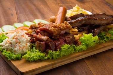 domuz knuckle kaburga ve sosis