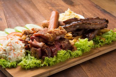 domuz knuckle kaburga ve sosis