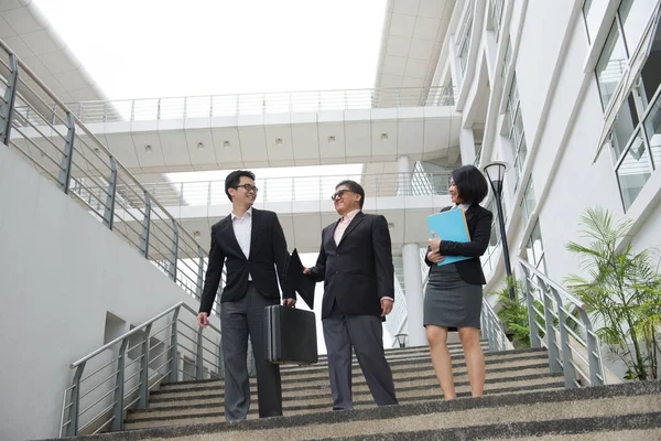 Asian Team Business Meeting Front Modern Office — Stock Photo, Image