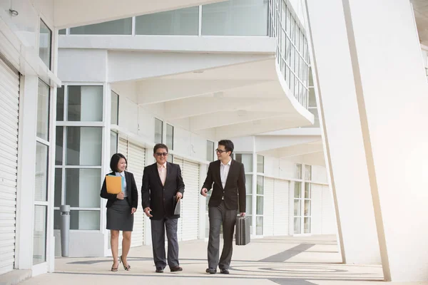 Asian Team Business Meeting Front Modern Office — Stock Photo, Image