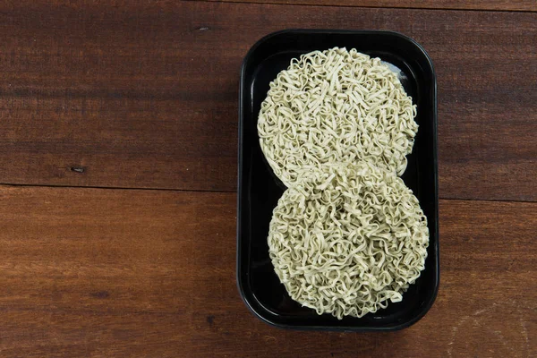 Råa Instant Noodle Träbord — Stockfoto