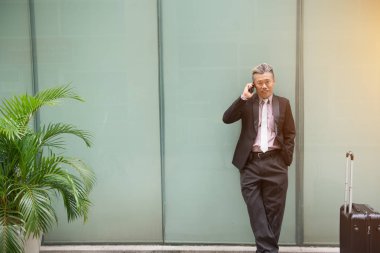 telefon ile seyahat Asya üst düzey iş adamı