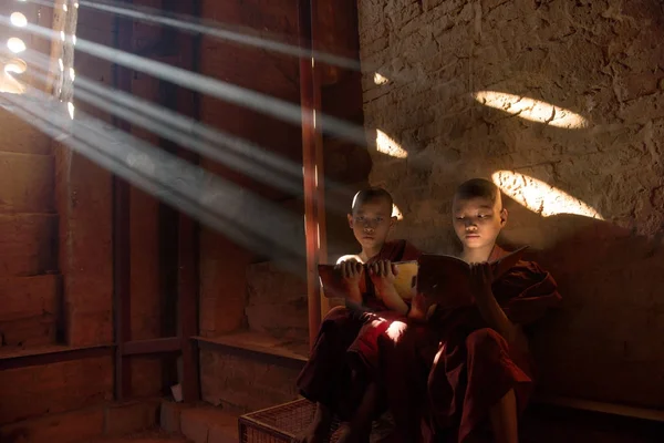 Monks Reading Monastry Sunlight Rays — Stock Photo, Image