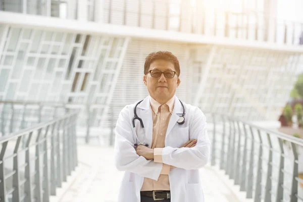 Asian Senior Doctor Front Modern Clinic — Stock Photo, Image