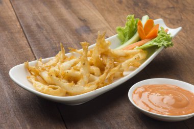 derin kızarmış gevrek balık