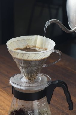 sıcak americano demlenmiş