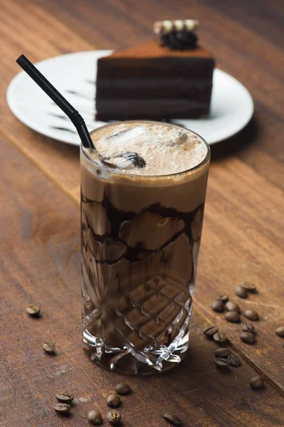 Παγωμένο Καφέ Latte Στο Γυαλί Κοντινό Πλάνο — Φωτογραφία Αρχείου
