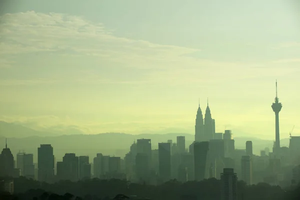 Skyline Van Kuala Lumpur Ochtend Bekijken Met Mist — Stockfoto