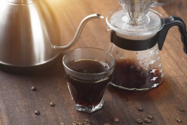 kahve sürahi ve kahve damlama