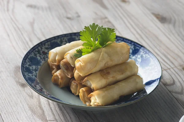 Lumpia Primavera Rolos Mesa Madeira Restaurante — Fotografia de Stock