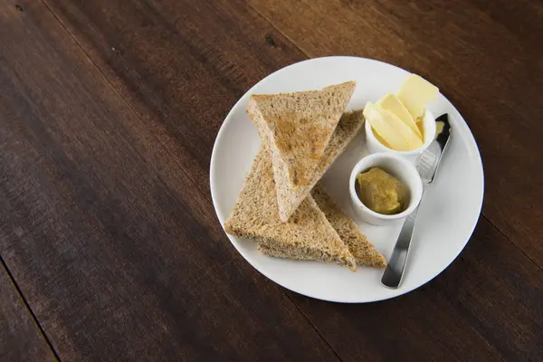 Rebanadas Pan Tostado Con Mantequilla Mesa Madera —  Fotos de Stock