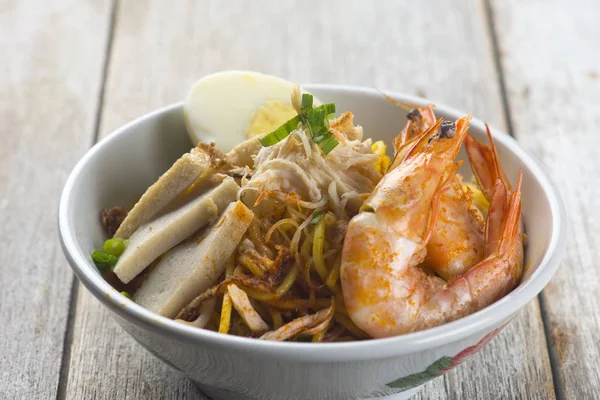 malaysian prawn noodle close up