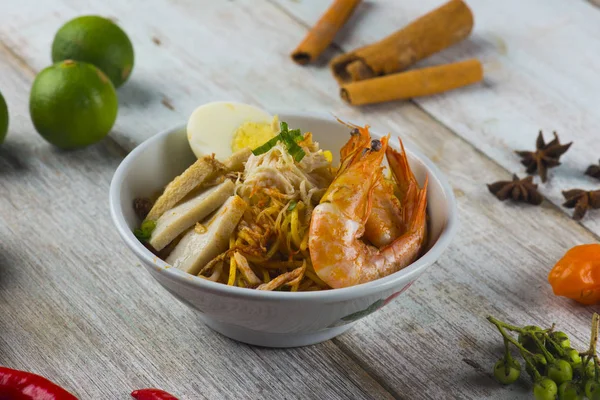 malaysian prawn noodle close up