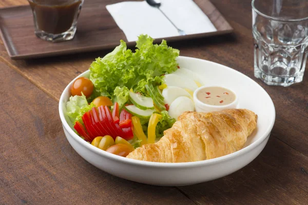 Croissan Salad Close — Stock Photo, Image