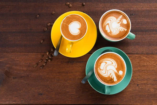Café Latte Arte Con Fondo Madera — Foto de Stock