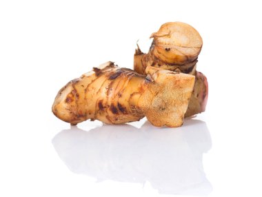 Beyaz arkaplanda Galangal