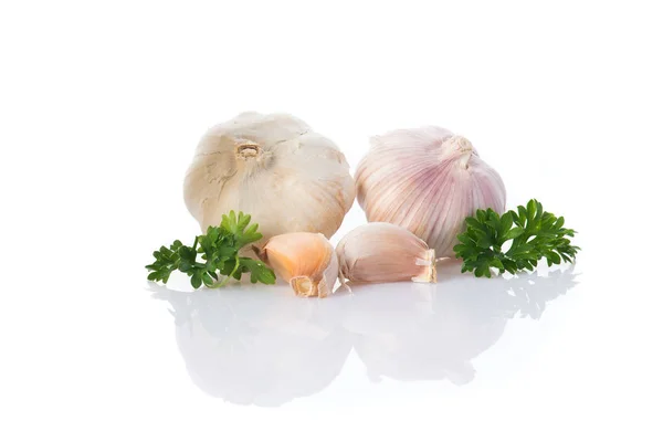 Roher Knoblauch Isoliert Auf Weißem Hintergrund — Stockfoto