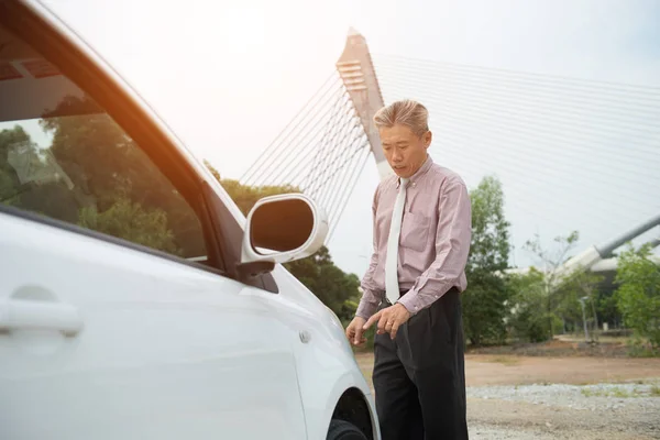 Asian Senior Male Driving Broken Car — Stock Photo, Image