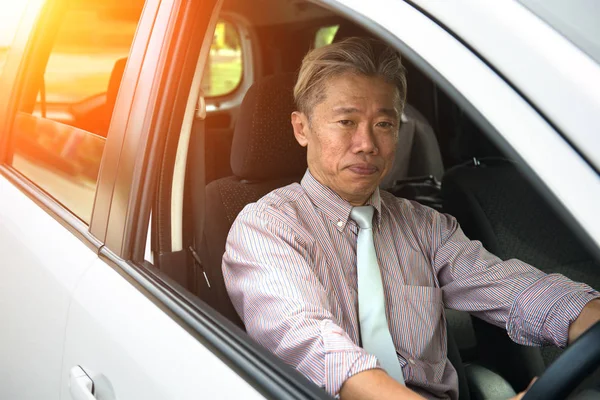 Asiático Senior Macho Conducción —  Fotos de Stock