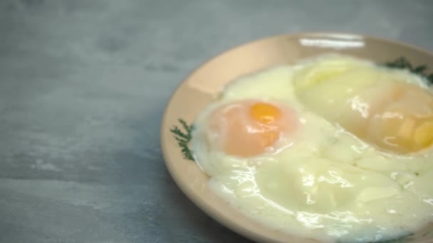 Nahaufnahme Eines Halb Gekochten Eies Hainam Stil — Stockvideo