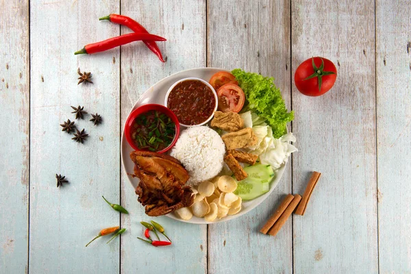 Comida Asiática Nasi Lemak Con Pollo Frito — Foto de Stock